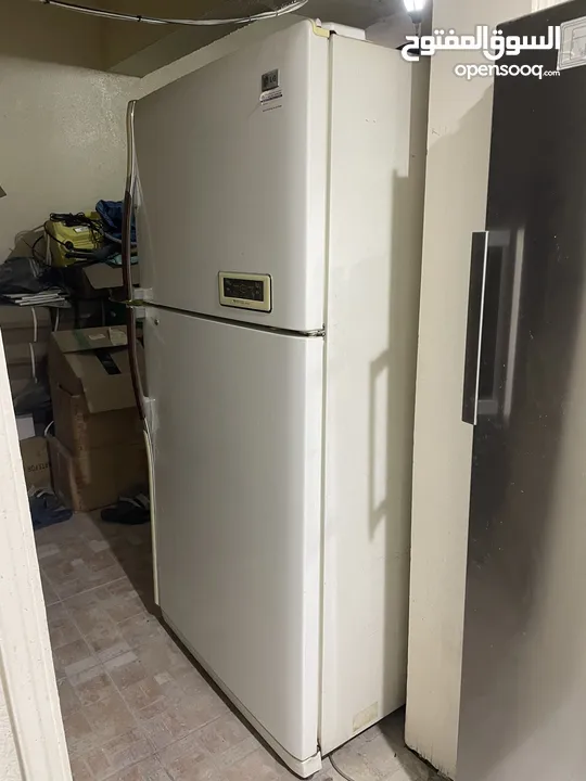 LG. Fridge 900 liter  700