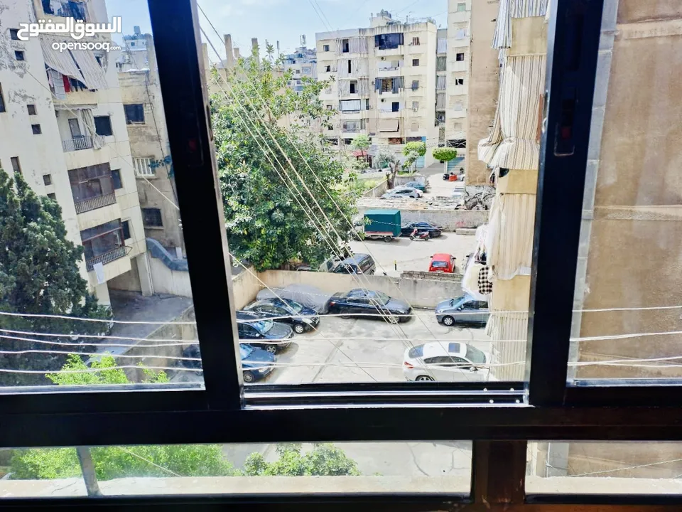 شقة مثالية في بيروت موقع على الشارع العام 5 دقائق لوسط المدينة، نظيفة وجميلة مع ديكور و موقف سيارات