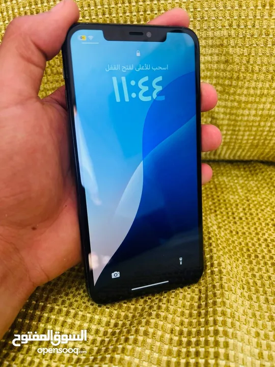 ايفون 11 pro max باحاله جيده جداا