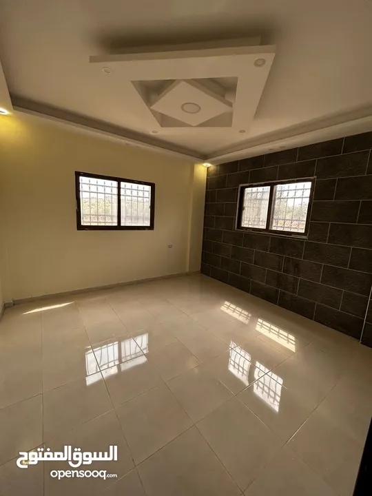 مزرعة 8 دونمات وبناء حجر فاخر 162 متر عمر البناء 5 سنوات