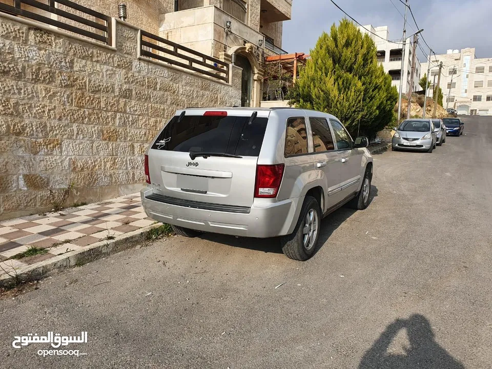 جيب شيروكي لاريدو موديل 2008