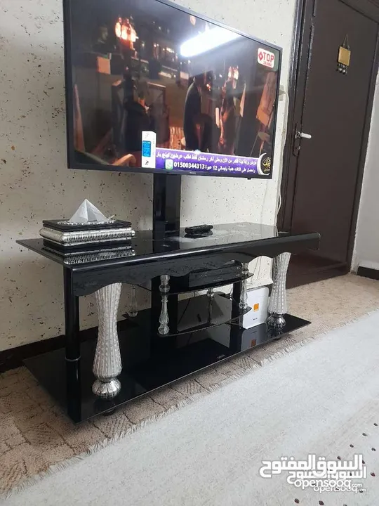طاوله تلفزيون ممتازه ونظيفه