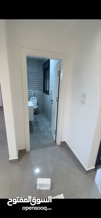 شقة ديلوكس مميزة للبيع في رام الله مساحة البناء 210 متر مربع