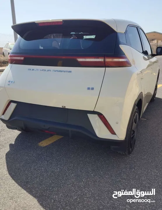 سيجال 2023 لون ابيض حرق حرق بحال الزيرو30 الالف كيلو