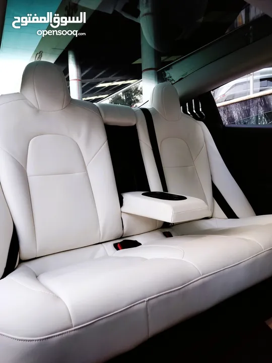 تيسلا 2023 model 3 فحص كامل اوتوسكور لون اسود ملوكي داخلي ابيض بحالة الوكالة بسعر لقطة ومحروووق