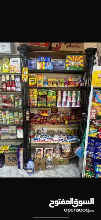 سوبر ماركت للبيع مع جميع محتوياته بسعر مغري