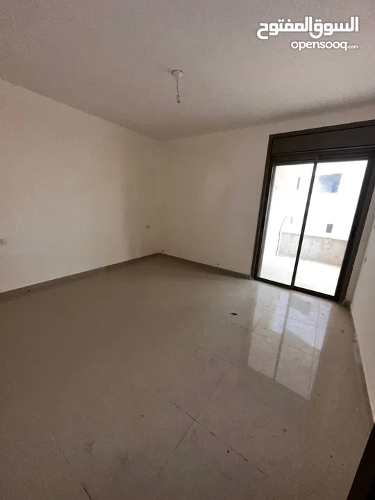 شقه للبيع في الطيره بالقرب من مدرسه زياد ابو عين بسعر مغري