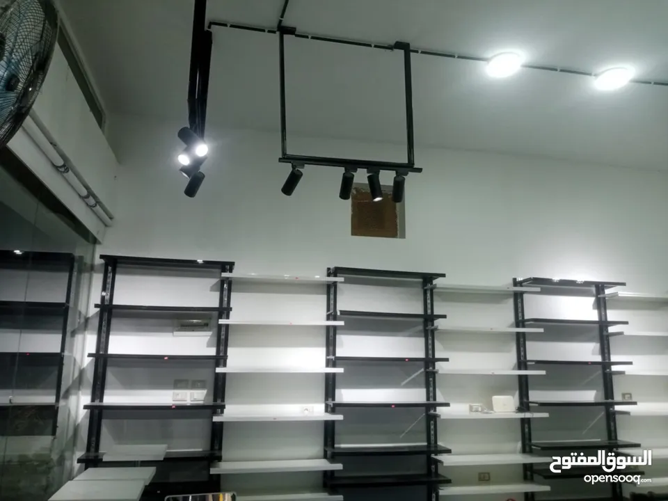 ديكور جاهز لمحل ألبسة أو حقائب بتصميم راقي وجاهزية كاملة!