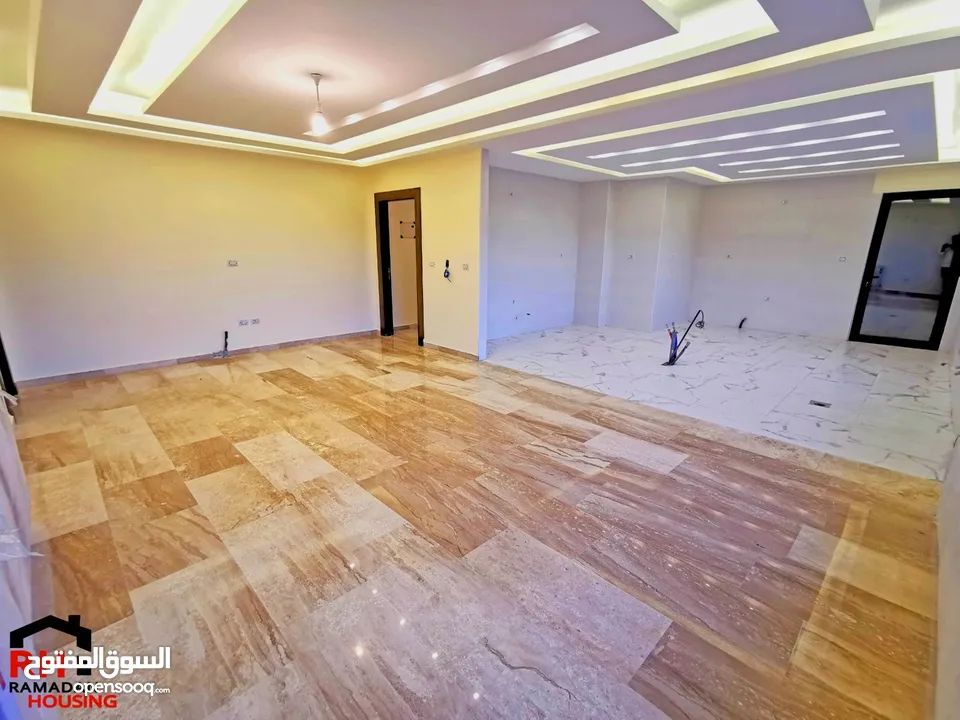 شقة واسعة فاخرة للبيع خلف المدارس العالمية