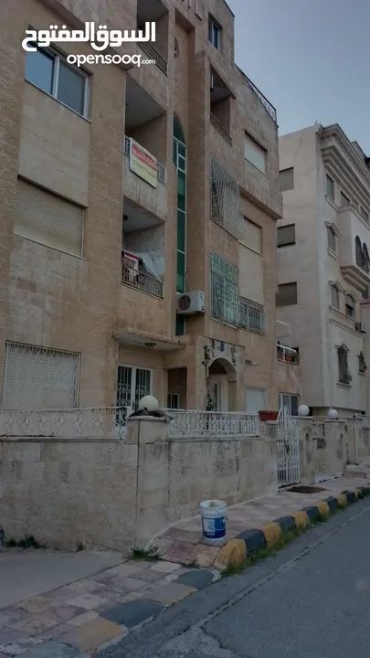 إعلان: شقة فارغة للبيع في شارع مكة