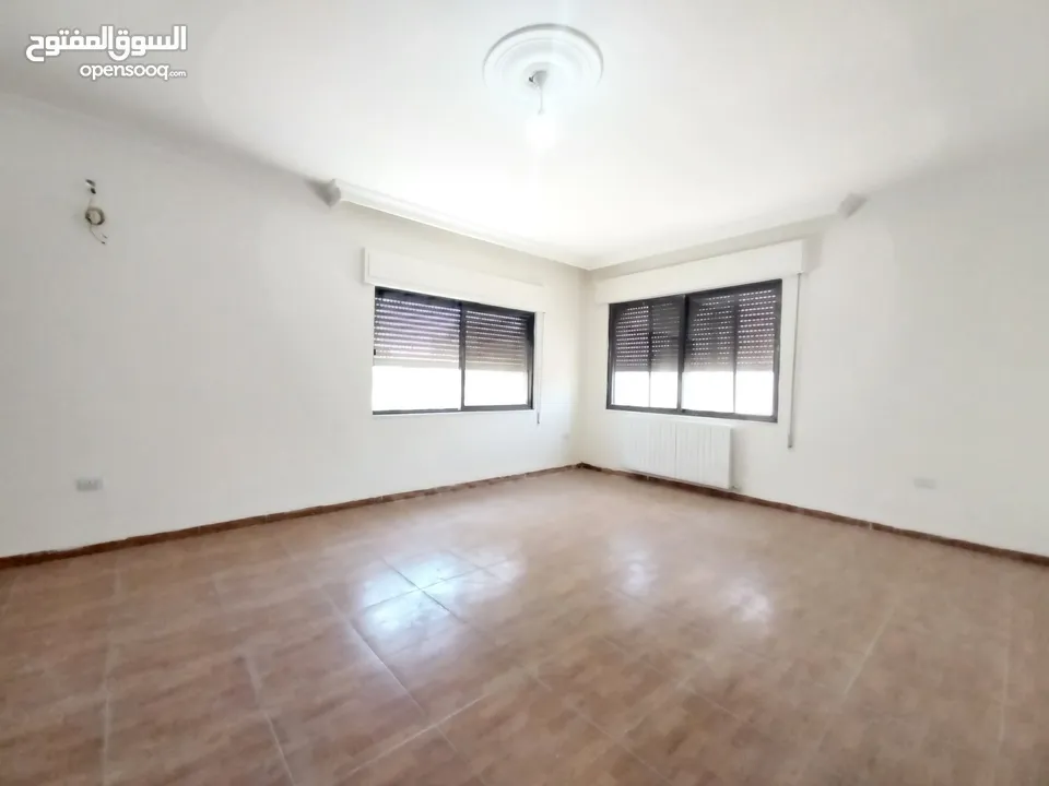 فيلا للايجار في ام اذينة  ( Property 33438 ) سنوي فقط