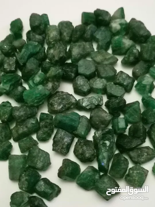 Emerelad زمرد اخضر طبيعي اصلي زامبيا سعر القيراط 100دولار.. طبيعي اصلي غير مسخن ولا معالج.  تحفه روع