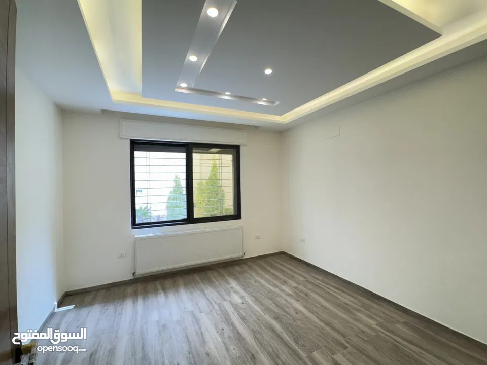 شقة طابق شبه ارضي مساحة 231م + حديقه 255م بتشطيبات مميزة - حي الصحابة - رجم عميش - رمضان للاسكان