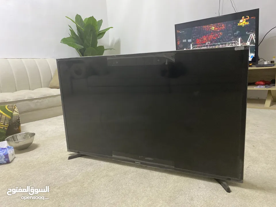 شاشه سامسونق للبيع شاشه كسوره فقط، اما باقي قطعها سليمه