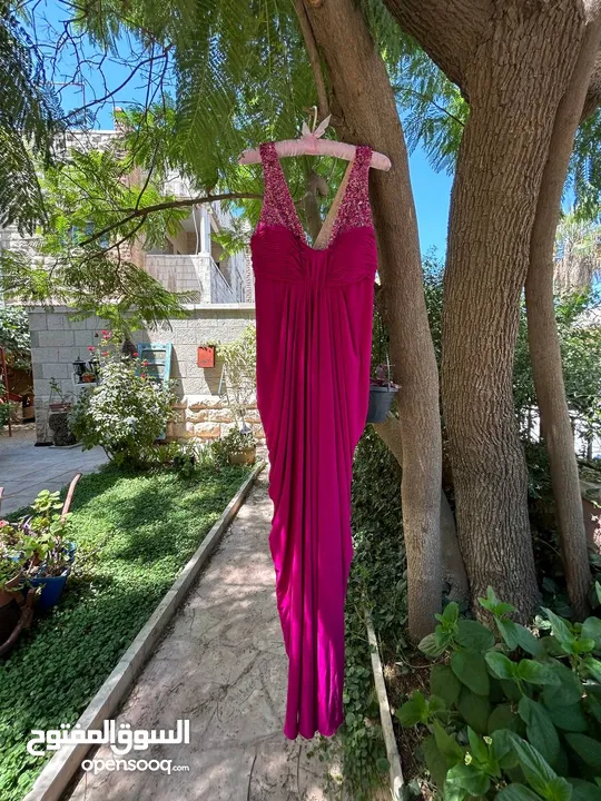 فستان طويل رسمي فوشيا اللون مستعمل للبيع size L