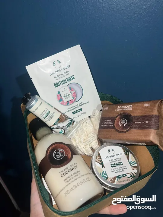 للبيع طقم من The body shop جديد بالعلبه، السعر 5 دك نهاااااائي.