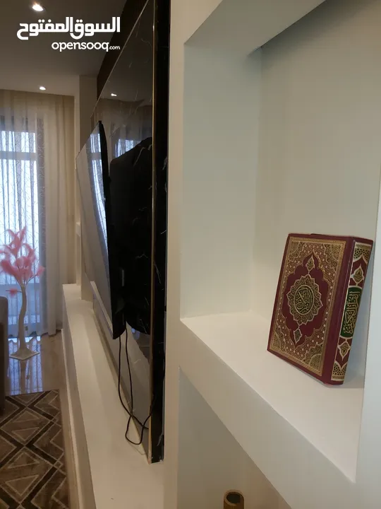 شقة ارضية مفروشة للايجار ثلاث غرف نوم في شارع المدينة المنورة قرب مطعم ورد