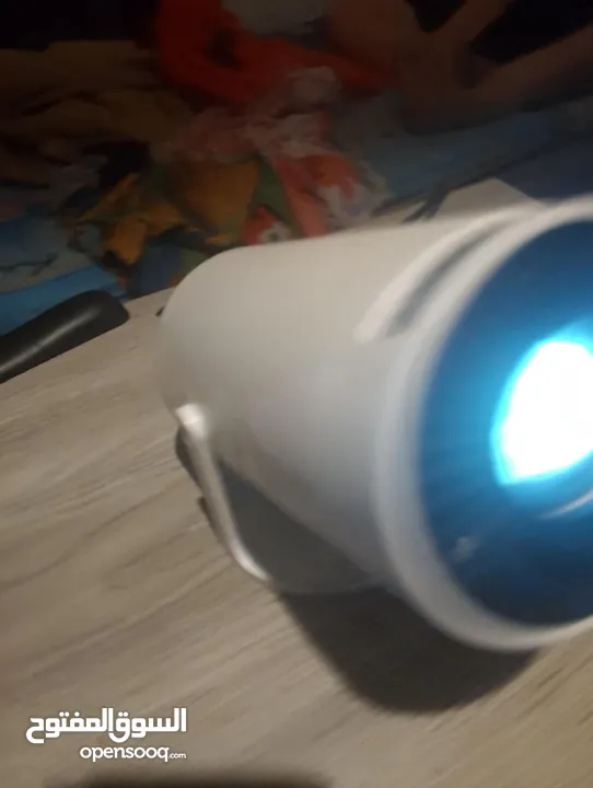 شاشه  بروجكتور شاشه للافلام و المسلسلات والمباريات projector