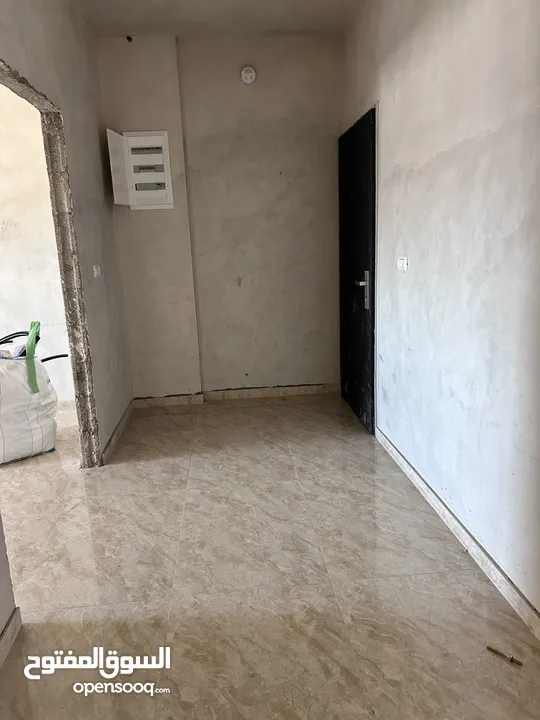 شقه جاهزه طابق ثالث