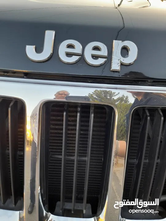 Jeep Grand Cherokee 2011                                                          Laredo 4x4