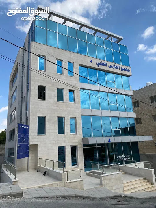 عياده حديثه البناء في عماره حديثه تحتوي على عيادات فقط في شارع الخالدي وقريبه من مستشفى الخالدي.