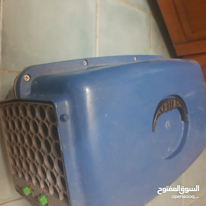 للبيع بوكس لنقل القطط كبير لونه ازرق غامق