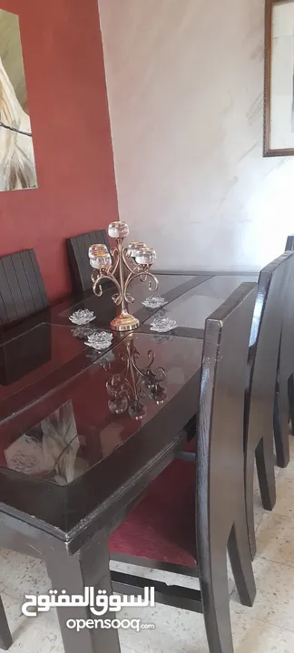 طاولة سفرة مع 6 كراسي بحالة جيدة جدا