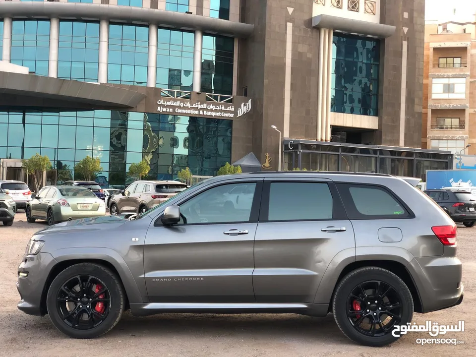 للبيع جيب جراند شيروكي SRT8