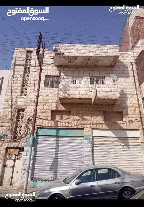 عمارة سكنية مكونه من 3 شقق وروف ومخازن تجارية عدد 2