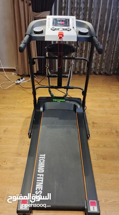 جهاز مشي و ركض كهربائي Techno fitness استعمال قليل جداً للبيع