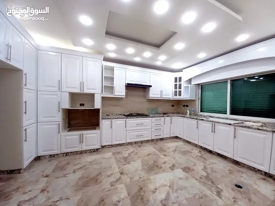 شقة غير مفروشة للايجار في دير غبار  ( Property 32900 ) سنوي فقط