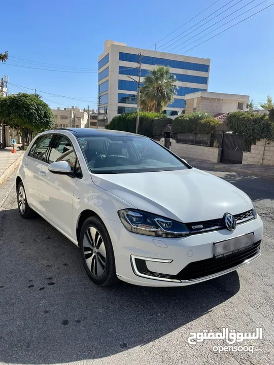 VW EGOLF 2019 panorama  clean