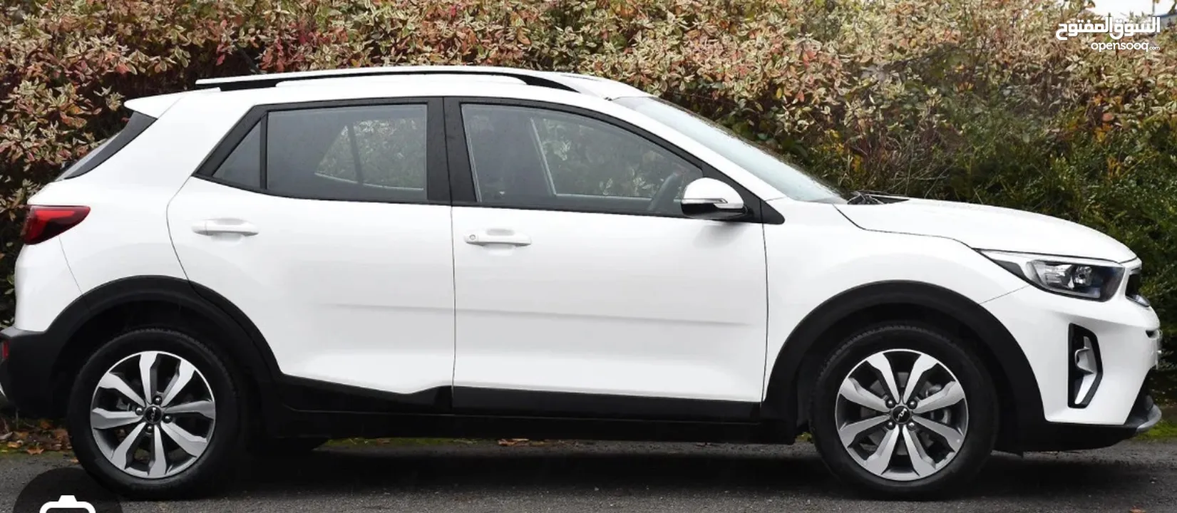 كيا ستونيك 2023 فتحة سقف حالة ممتازة لون ابيض عاجي