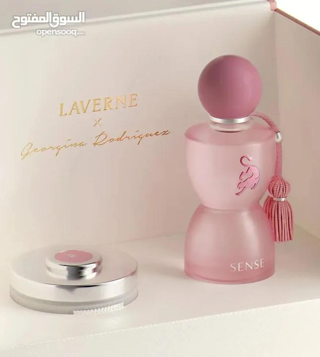 بكج جورجينا الفخم LAVERNE SENSE لمسة فخامة بأنوثة ناعمة المحتويات عطر وكريم ترطيب وعبوة حقيبة وردية