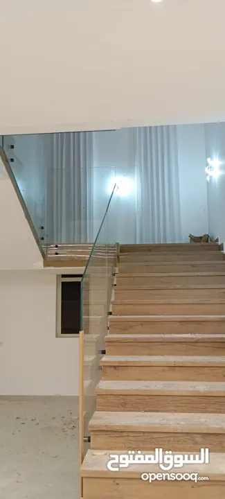 زجاج وألمنيوم