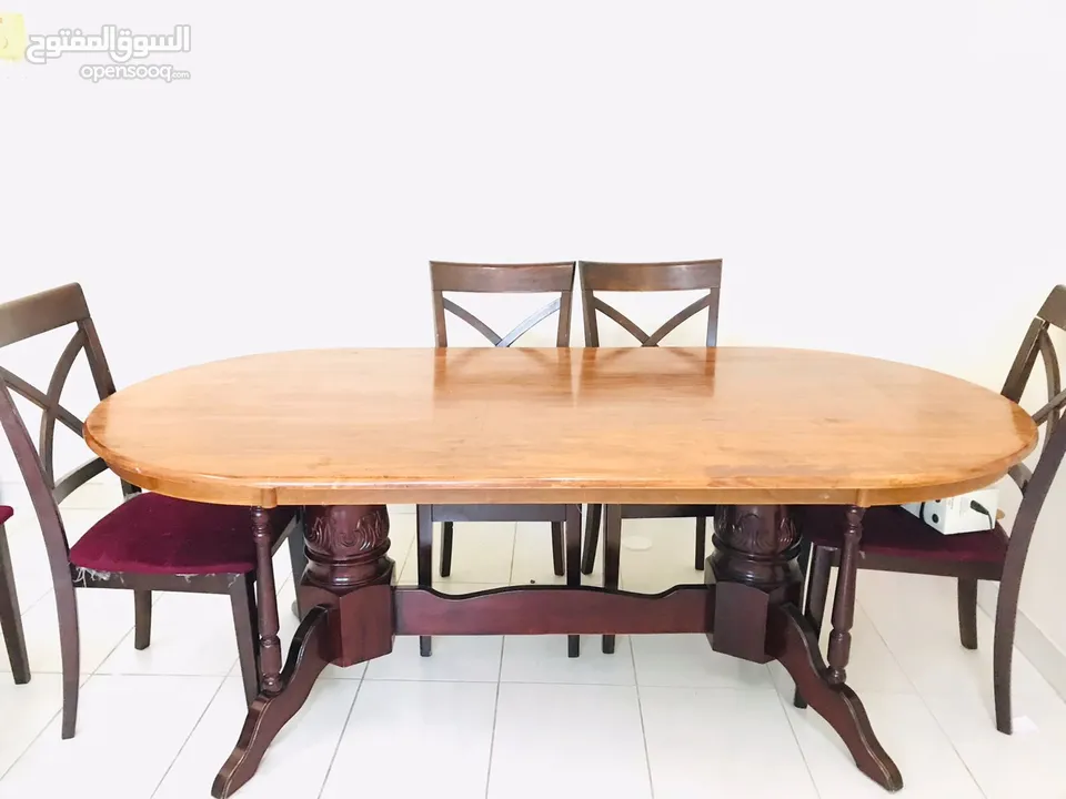 dining table with 6.chairs