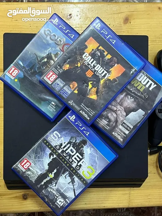 PS4 PRO  نظيفه + إستعمال قليل