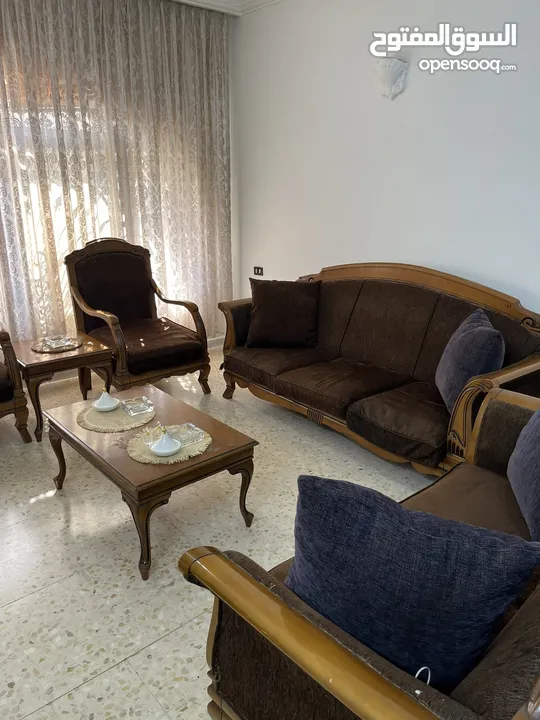طقم كنابيات خشب زان مع طاولة سفرة