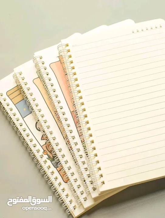 دفتر أنيق حجم وسط بأوراق سميكة بلون البيج