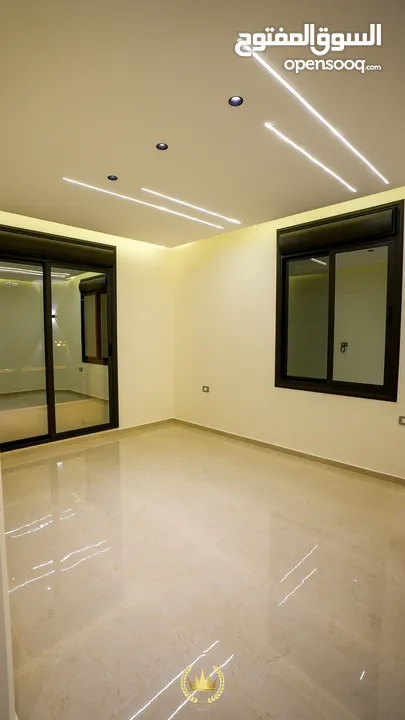 شقة للبيع طابق ارضي 95م مع ترس 50م (سكنية - استثمارية) في ديرغبار شارع ال 60 ، مطبخ راكب ، تدفئة غاز