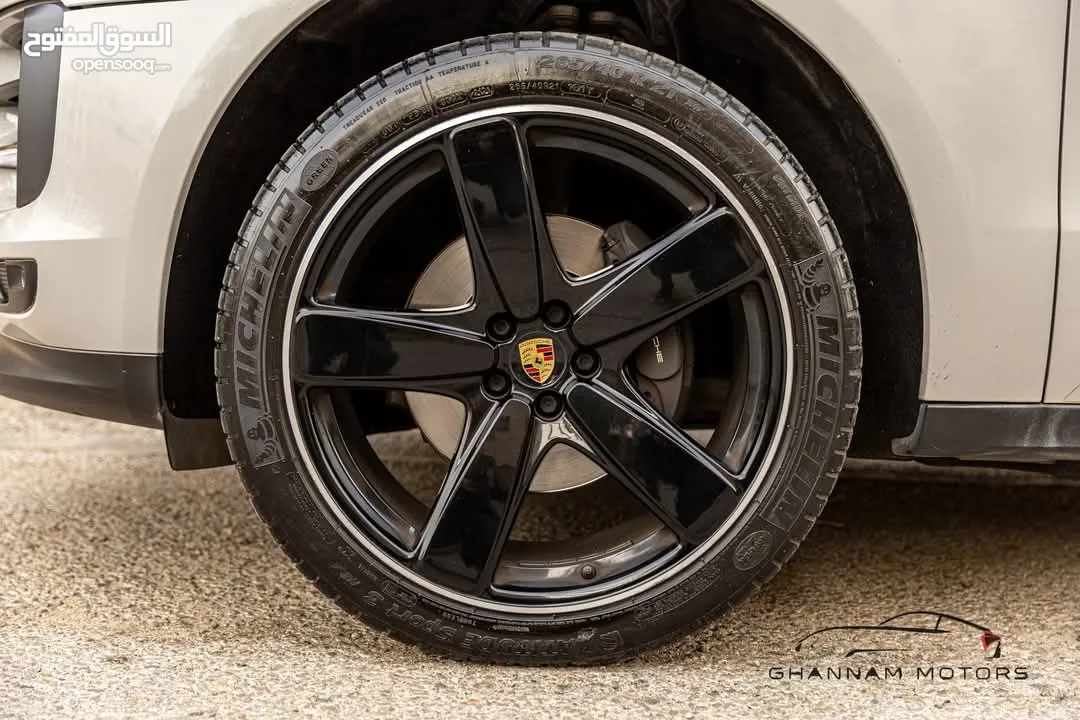 Porsche Mecan 2.0L Turbo وارد وكالة نقل