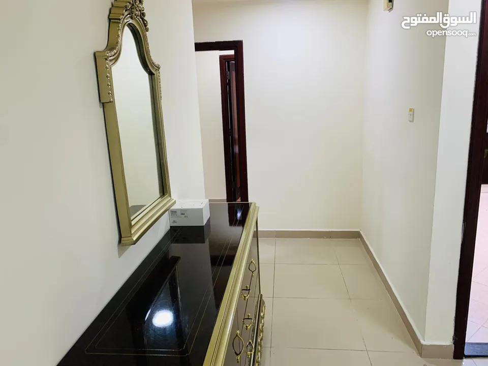 #غرفتين وصاله للايجار الشهري صف اول كورنيش عجمان فرش نظيف ومرتب (حسين)
