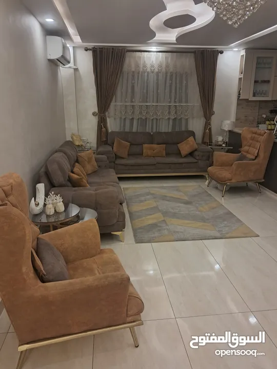طقم كنب ثقيل زان 8 مقاعد اسفنج دانلوب بسعر مغري قابل للتفاوض