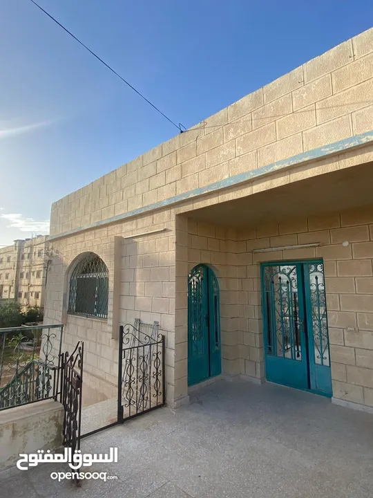 منزل عائلي طابقين الزرقاء