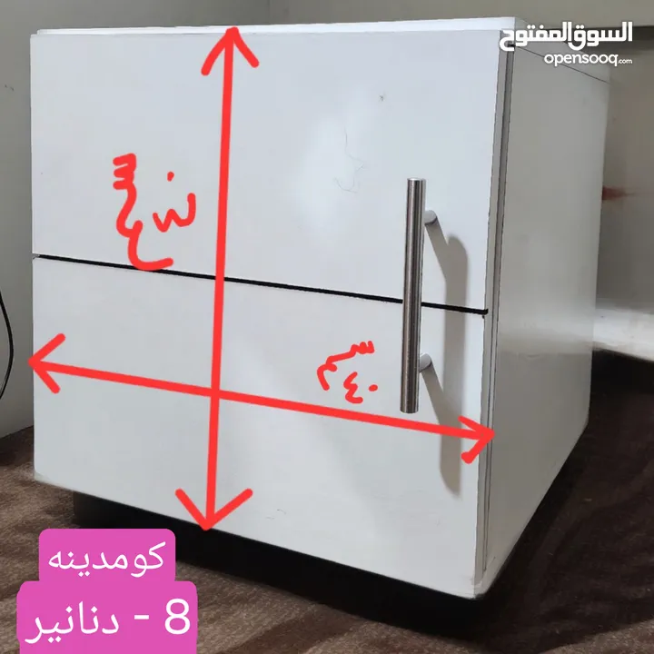 مكتب دراسي مع كرسي وكومدينه ومراي ومنظم مكياج ومراي دائري للاكسسوارت للبيع المستعجل
