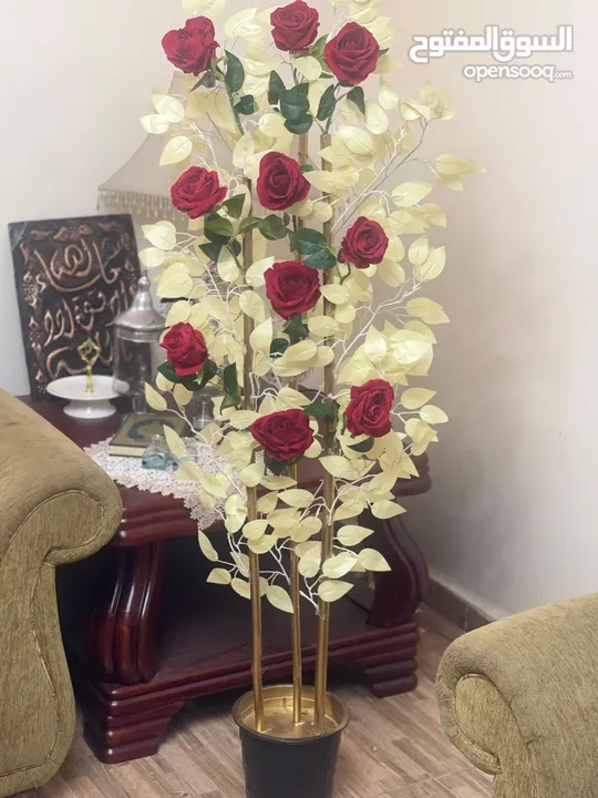 أشجار زينه ورد صناعي   متوفر لون احمر فقط  شغل بيتي مرتب بزبط داخلي و خارجي للمنزل وللغرف و للمداخل