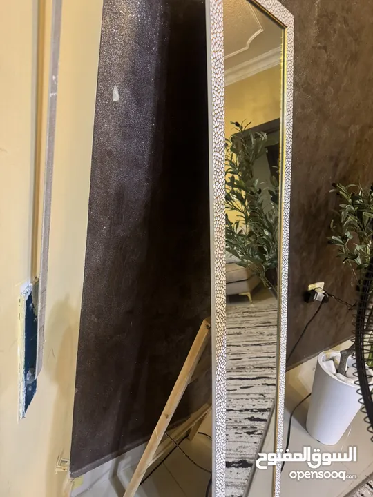 مرايه ستاند لغرفة الجلوس او الصالون او غرفة النوم ذهبي وأبيض جميله جدا خشب