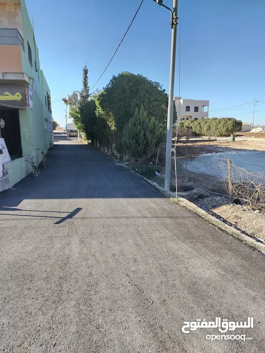 عقار ومجمع تجاري للبيع