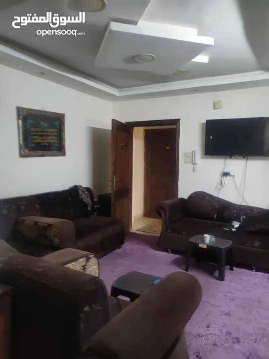 شقة مميزة للبيع بسعر مميز وبموقع حيوي وقريب من جميع الخدمات