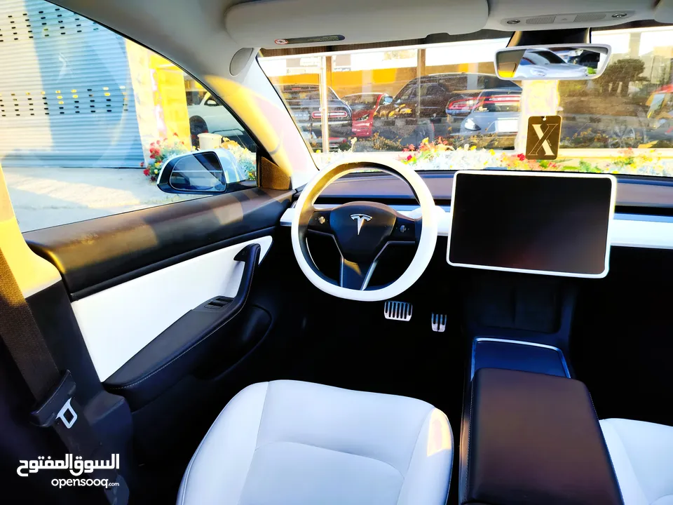 تيسلا 2021 model 3 فحص كامل 4 جـيـد فرش ابيض جنط 19بحالة الوكالة لون مميز للبيع بسعر لقطة ومحروووق